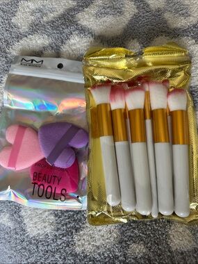 Set of 10 Makeup Brushes with 3 puff pads! All you need for a full face. 💕